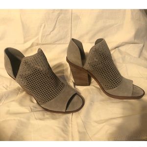 *SOLD* Brand New In Box Vince Camuto Sz 10